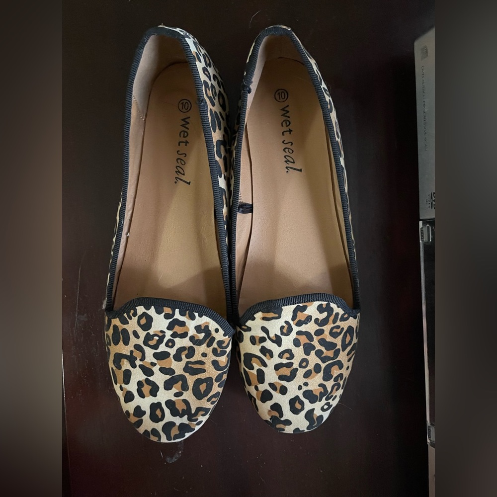 Cheetah print flats By Wet Seal size-10